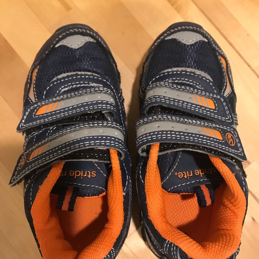 Stride Rite 8.5 - Picture 4 of 6